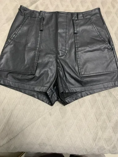 Short de Couro Sintético Preto