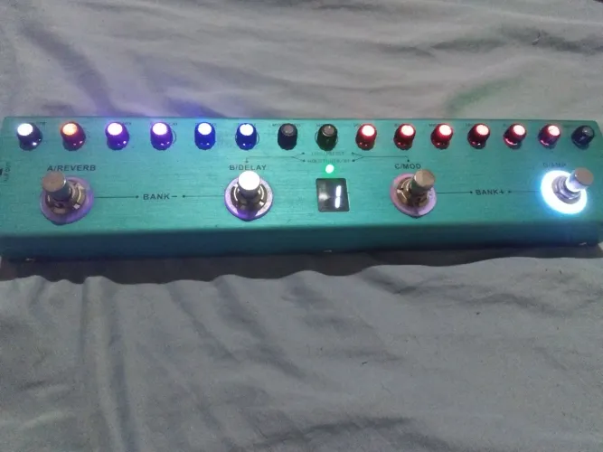 (Kit) Pedal Ultra Metal 300 Behringer + Tank G