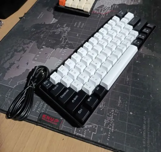 Teclado mecânico Gamer 60%