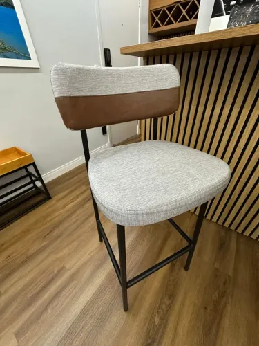 Banqueta alta Estofada em linho 2 Unidades