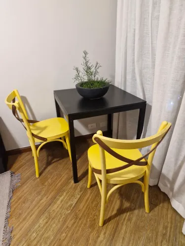 Mesa (75x75 cm) em ótimo estado, preta!