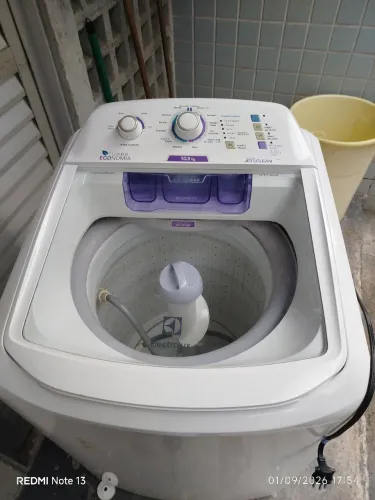 Vendo uma máquina de lavar roupa Eletrolux de 10.5 kg