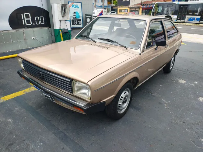 Gol BX 1.6 LS 1983 placa preta 