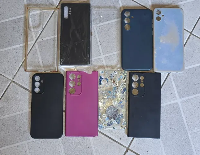 9 capinhas de celular diversas