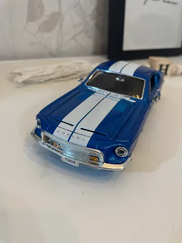 Carro miniatura Shelby mustang 1968