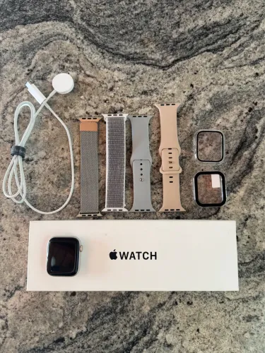 Apple Watch SE (2ª Geração) 44 mm - Cor Estelar | Estado de Novo