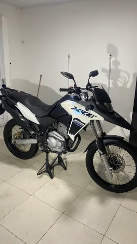 VENDO OU FINANCIO XRE300 2016
