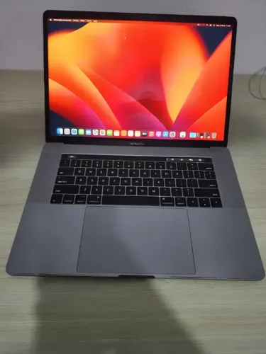 Macbook PRO 2017 i7 16gb ram 240gb SSD