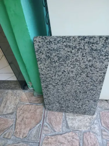 Pedra de granito 100 reais para corte em area gourmet 