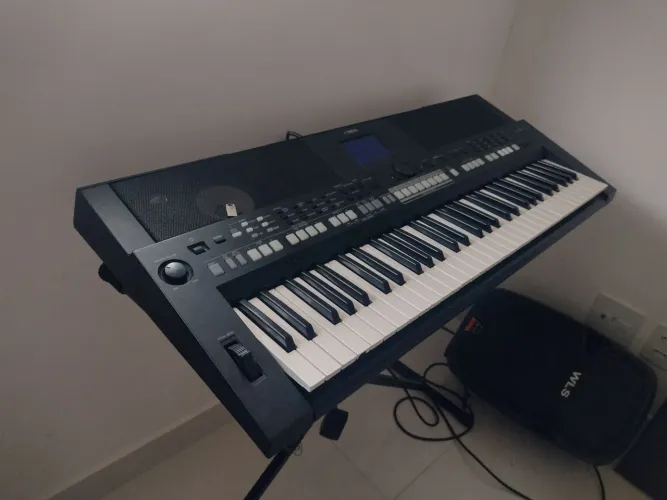Vende-se teclado s650 e Caixa amplificada muito potente