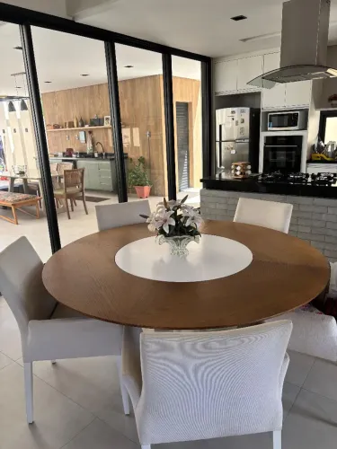 Mesa completa com 6 cadeiras