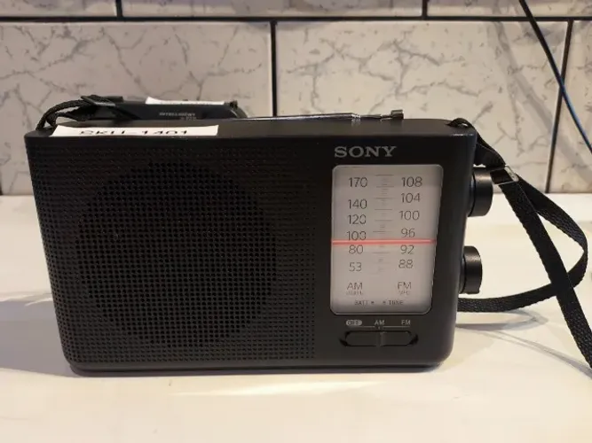 Rádio Portátil Analógico Sony ICF-19  PARA REPARO LEIA A DESCRIÇÃO