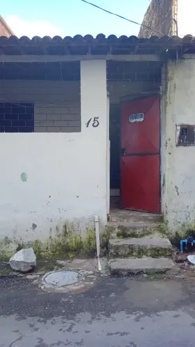 Vendo essa casa no bairro Santo amaro perto da boa terra só não tem quintal mais tem a ar