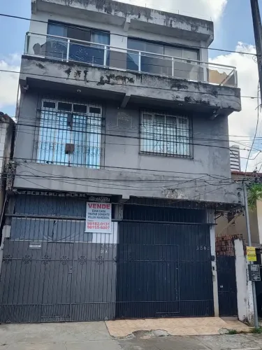 Vendo casa de dois andares, três quartos na Caripunas n° 2563, Cremação CRECI 9996