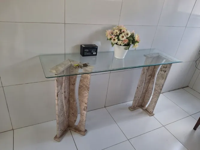 Aparador com Tampo de Vidro