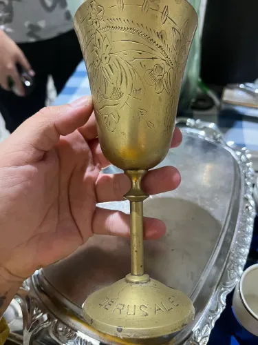 cálice vintage feito de latão (ou bronze)