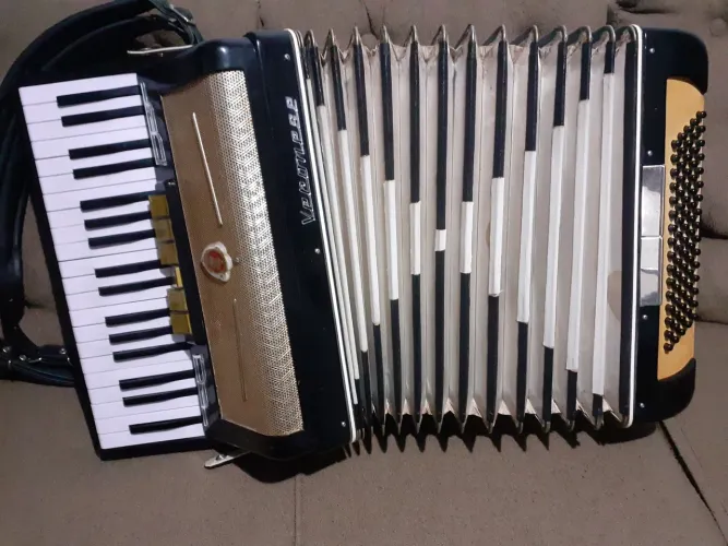 Acordeon Veronese 80 baixos