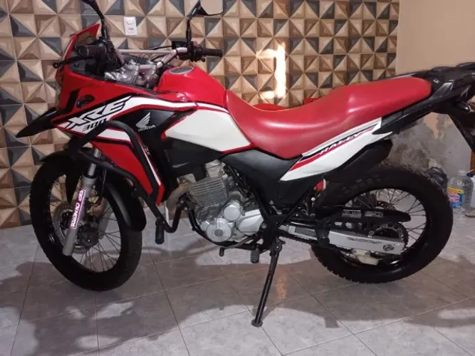 XRE 300 2020