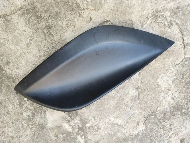 Moldura farol de milha Nissan Versa