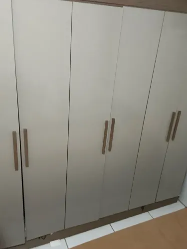 Vendo Guarda-roupa 6 portas 400,00