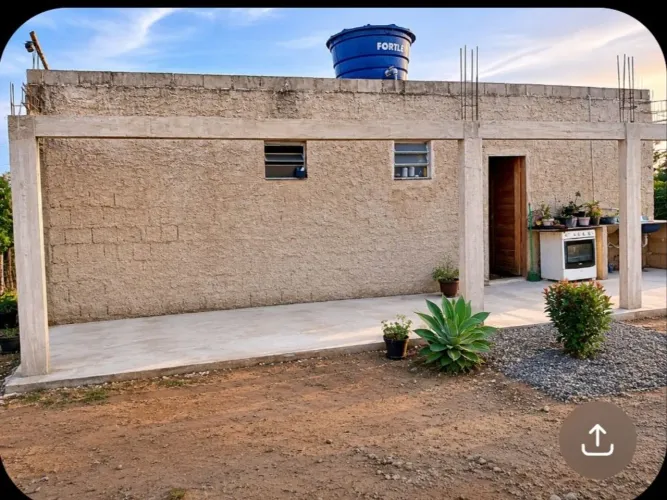 Casa com lote.