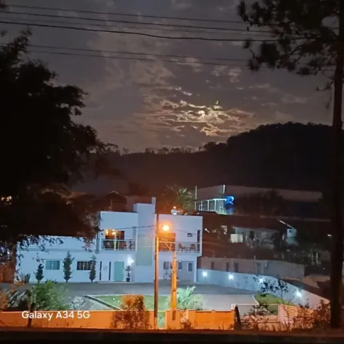 Casa alto padrão com 389 metros quadrados área construida, terreno 1084 metros qucontrução