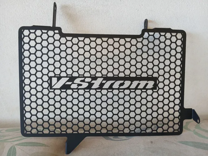 Vendo protetor de radiador para vstron 650 