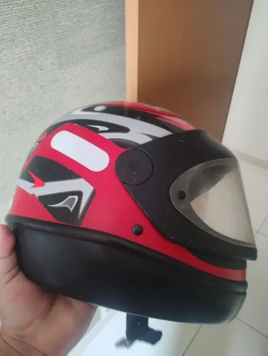 Capacete novinho pouco usado original 