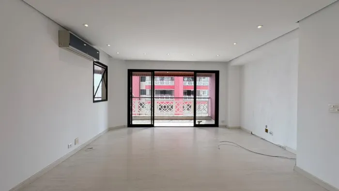 Suíte com closet e sala para 2 ambientes: apê de 125 m² com 2 vagas para alugar no Tatuapé