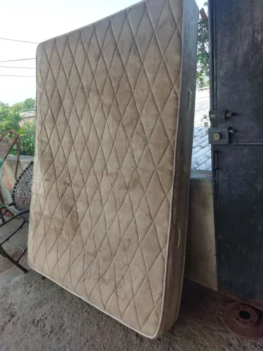 Colchão Em mola pra casal