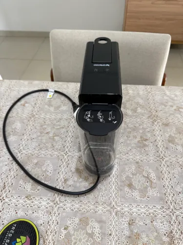 Cafeteira Espresso Nespresso Essenza Mini Preta 127V