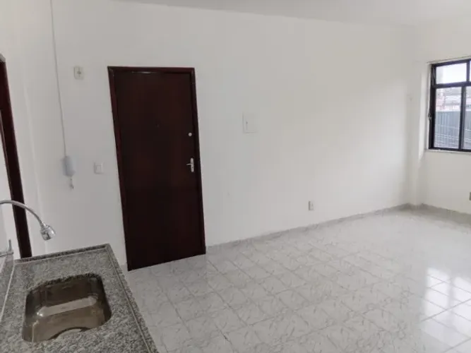 Excelente conjugado/kitnet para locação na Praça Seca