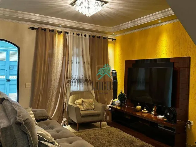 Sobrado bem distribuído com 202m² composto por 3 dormitórios, à venda por R$ 550.000 - Coo