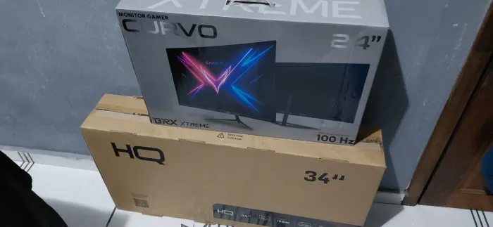 Vendo 2 monitores no preço de 1.