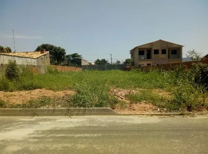 Excelente oportunidade a 700 metros da praia.