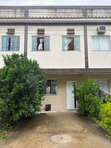 CASA COM 3QTOS E TERRAÇO