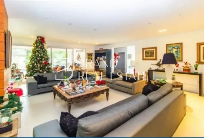 Casa de condomínio com 562 m², 6 quartos sendo 6 suítes à venda no bairro Vila Andrade.
