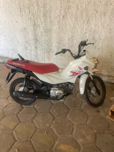Honda Pop 110i branca - R$ 11.000