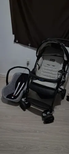 Carrinho com Bebê Conforto