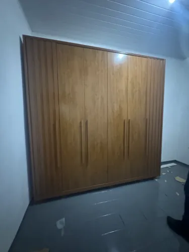 Guarda-Roupa Bom Pastor 6 Portas Ripado 100%MDF. Comprei mais não deu no quarto.
