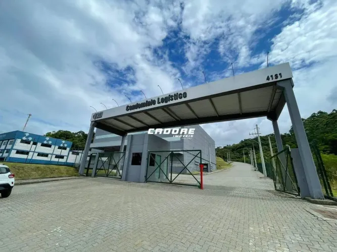 Galpão de aproximadamente 1.753,93m² no bairro Encano em Indaial I Cadore Imóvel