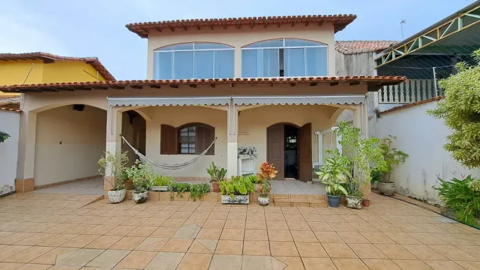 Casa Independente com Piscina no Bairro Parque Central em Cabo Frio.