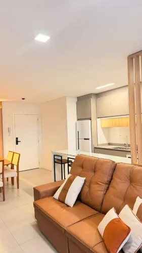 Locação Anual - Apartamento mobiliado com 2 suítes e 2 vagas - Praia Brava