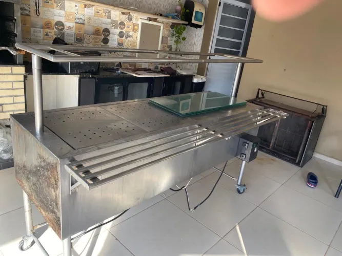 BUFFET INOX 1,80M (QUENTE E FRIO) - 220V Vendo os dois módulos (quente e frio)
