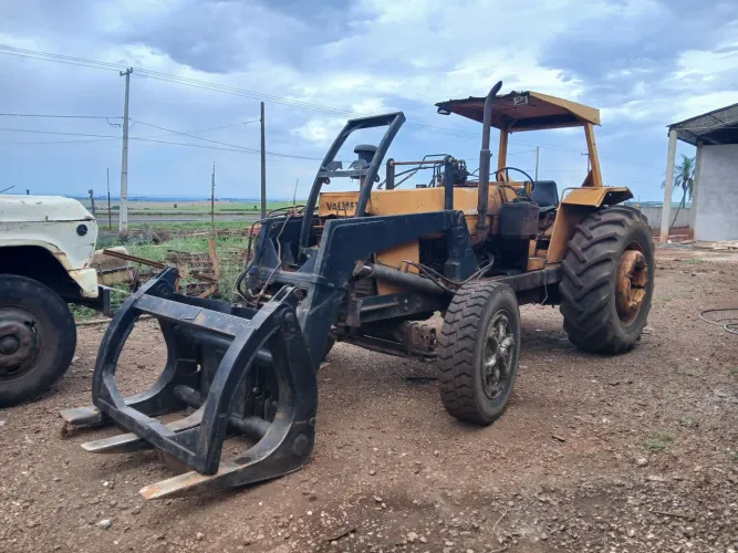 Valmet 118 com Garfo Dianteiro p/ madeira