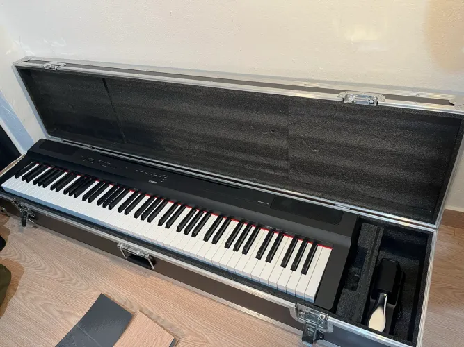 Piano digital Yamaha P-125 + Case
