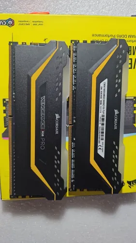 Kit Memória RAM Corsair Vengeance RGB PRO TUF 16GB (2x8GB) DDR4 3000MHz C15