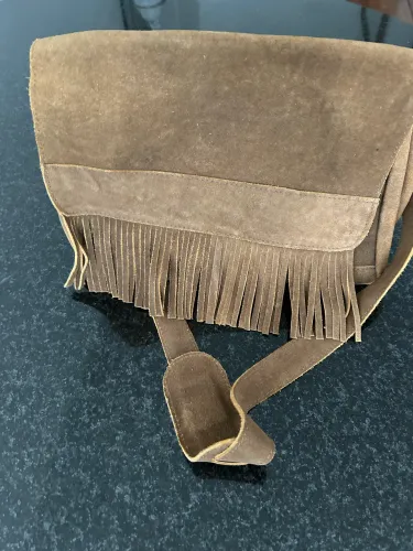 Bolsa de camurça com franjas