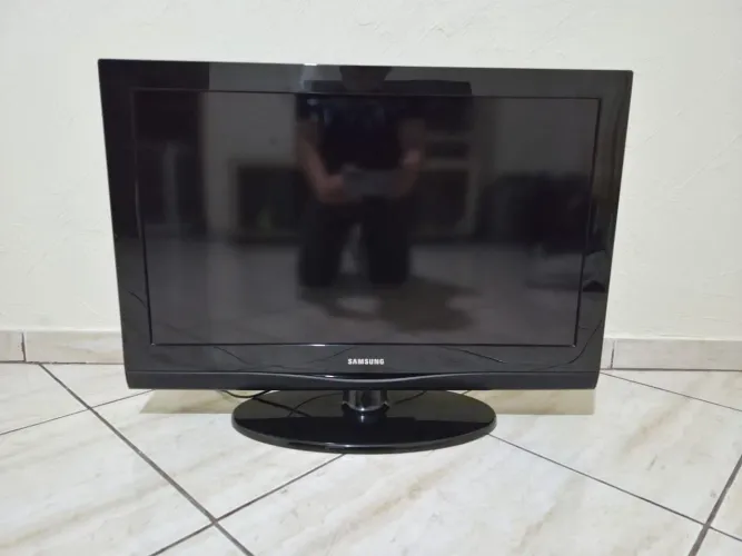 Televisão 32 polegadas.