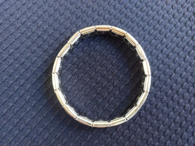 Pulseira magnética folheada a ouro